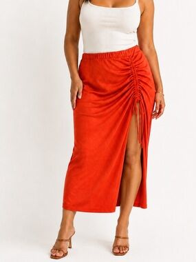 𝐁𝐮𝐧𝐝𝐥𝐞 𝐎𝐧𝐥𝐲* Forever 21 Ruched Side-Slit Maxi Skirt in Burnt Orange